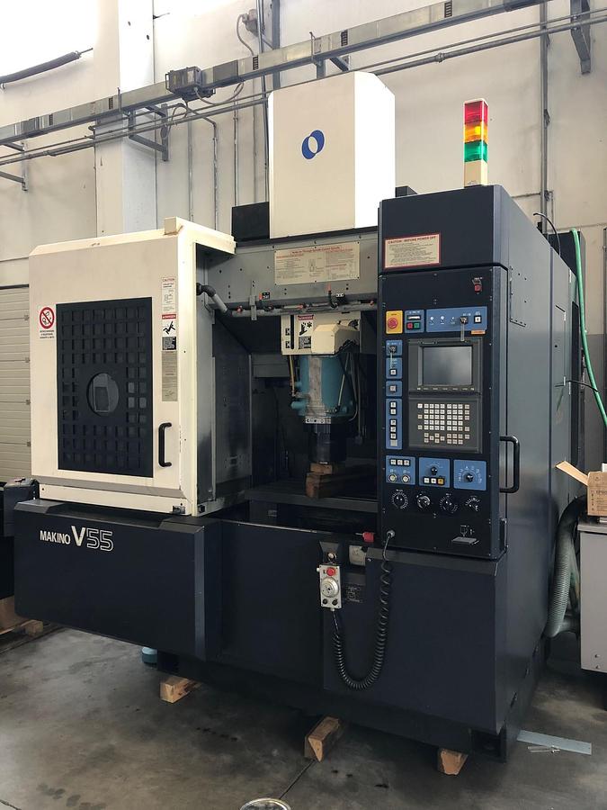 Usato CENTRO DI LAVORO A PORTALE MAKINO V 55-A25  ANNO 1998