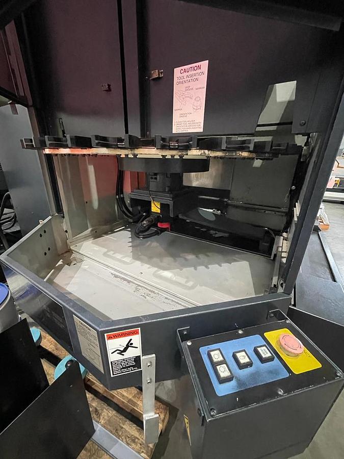 Usato CENTRO DI LAVORO A PORTALE MAKINO V 55-A25  ANNO 1998