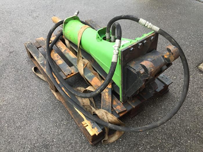 Used 2016 MONTABERT SC 28