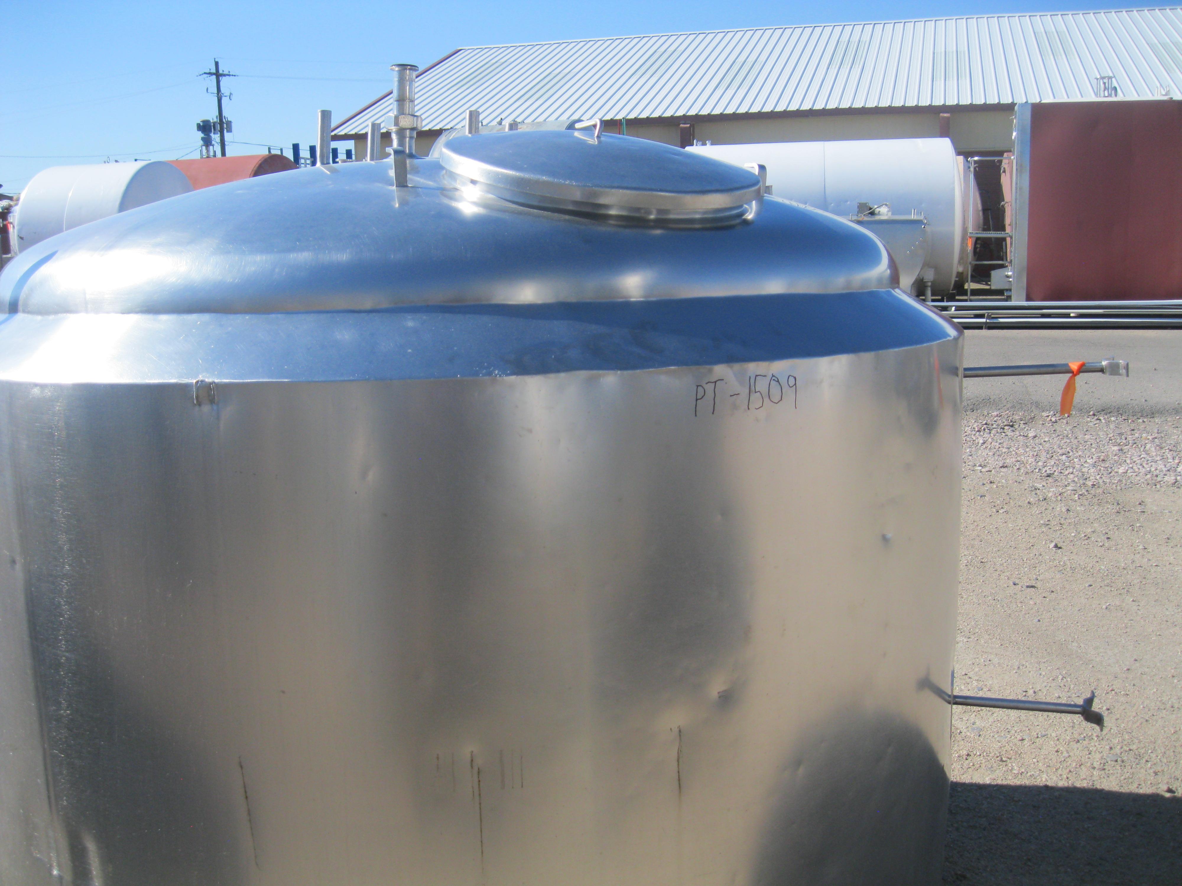 Used 500 GALLON PROCESSOR TANK