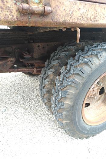 Used 1981 TOYOTA Dyna BU30 300 6 tyres truck.