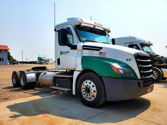 Used 2018 Freightliner Cascadia 126 Day Cab Truck