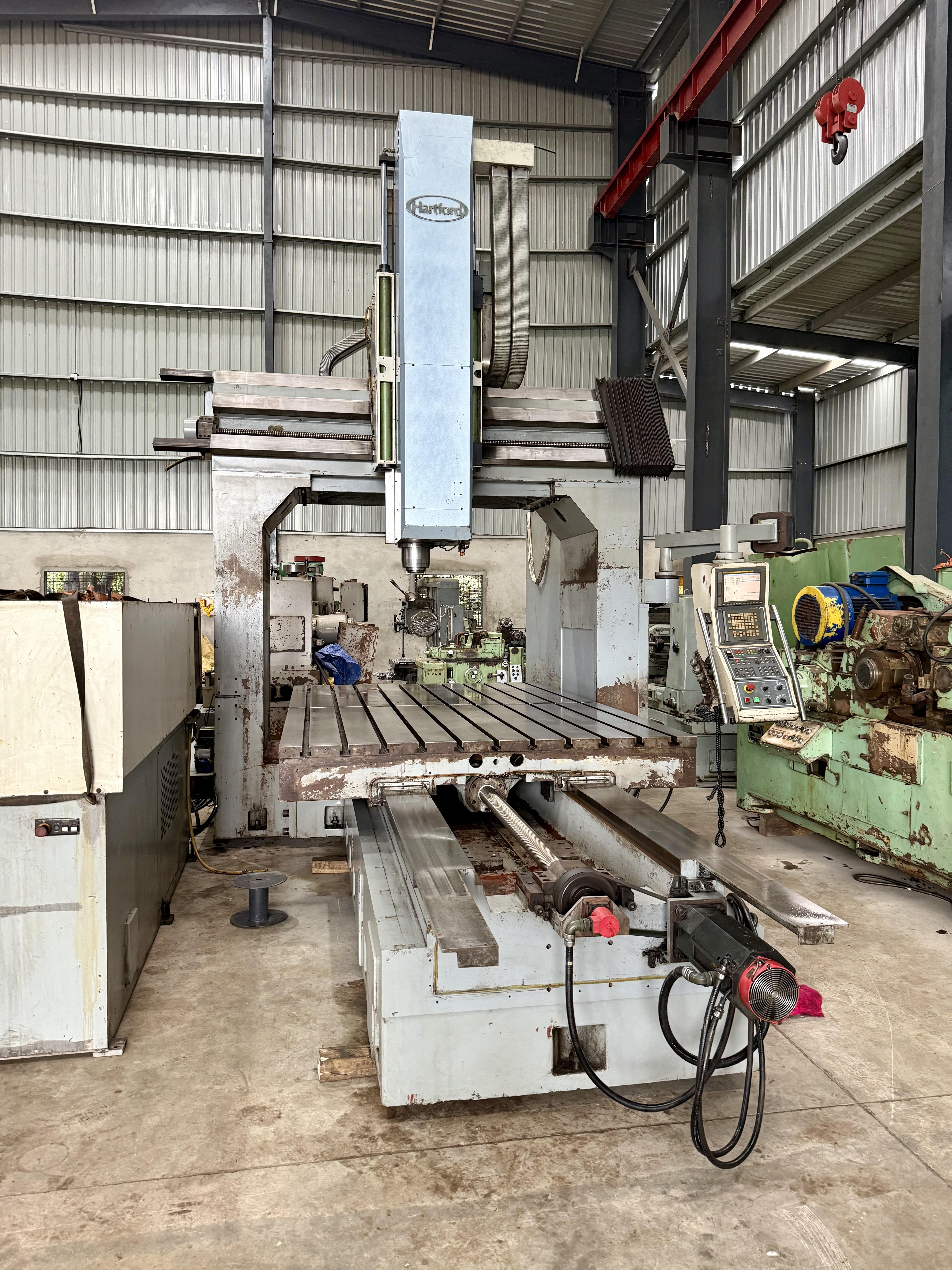 Used Hartford HB3210S - Table : 3000 x 2000mm, Z Axis : 1070mm With Fanuc 18iMB Controller, Milling Head