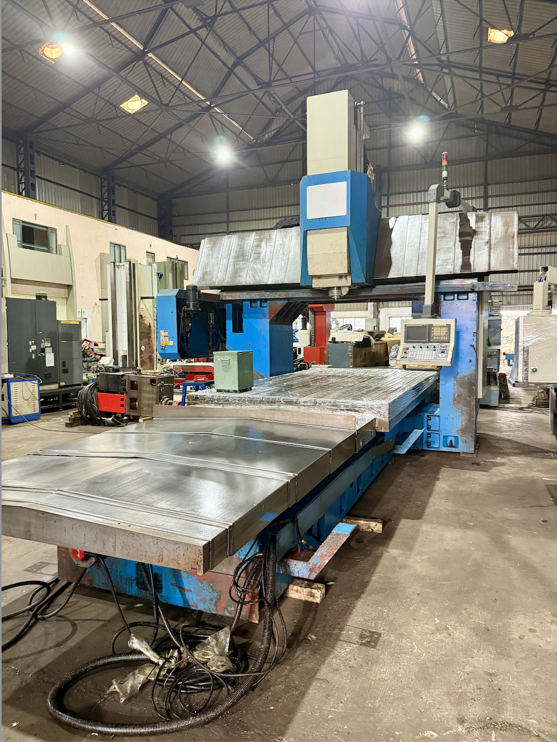 Used VTEC VF4000 Double Column, Table : 4m x 2m, Z Axis : 920mm, Fanuc 18iMB, Milling Head