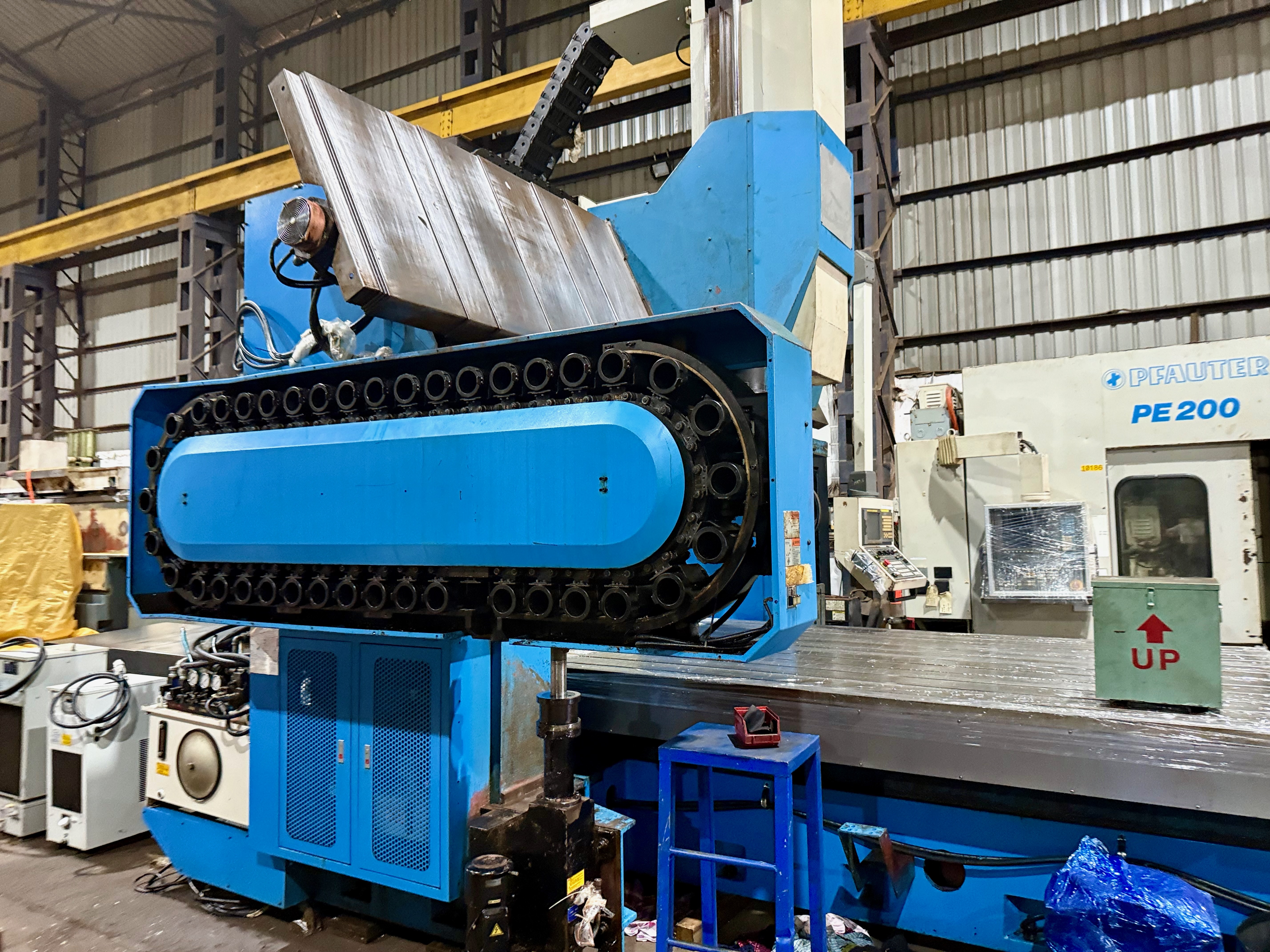 Used VTEC VF4000 Double Column, Table : 4m x 2m, Z Axis : 920mm, Fanuc 18iMB, Milling Head