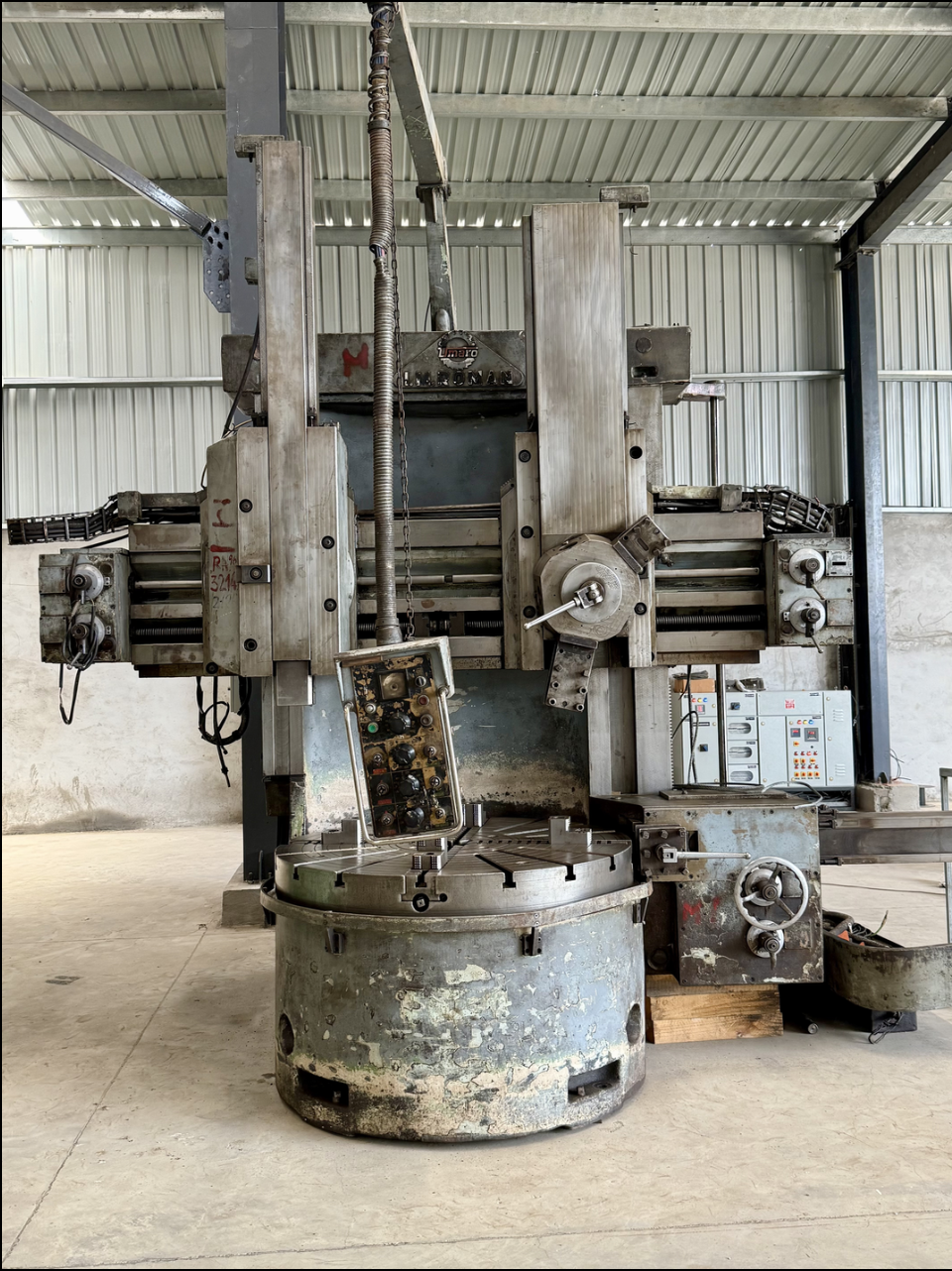 Used Titan SC17 Double Column VTL Chuck : 1500mm Swing : 1700mm Height : 1250mm