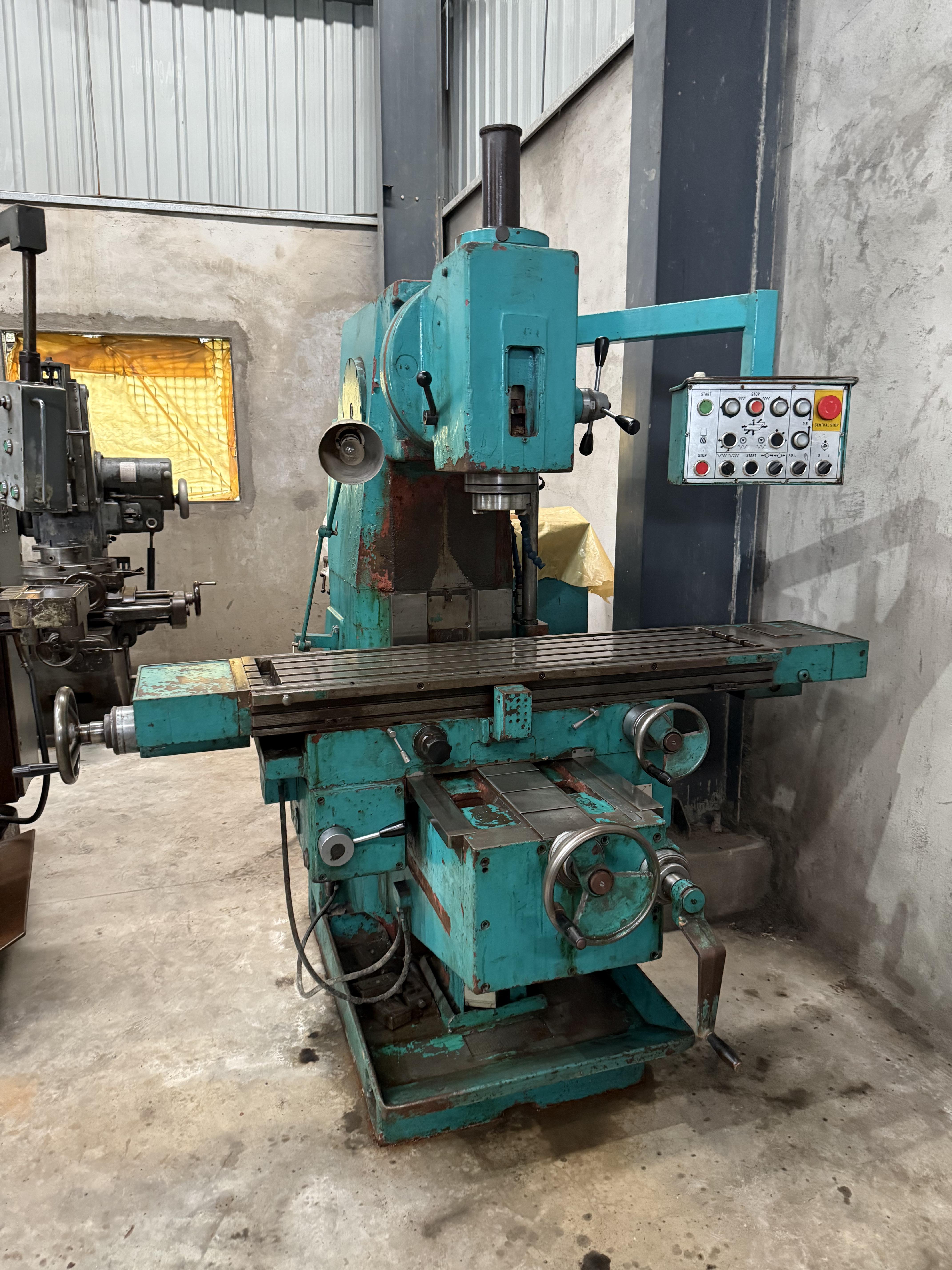 Used TOS FGV 32 Vertical Milling Machine Table 1400 x 360mm