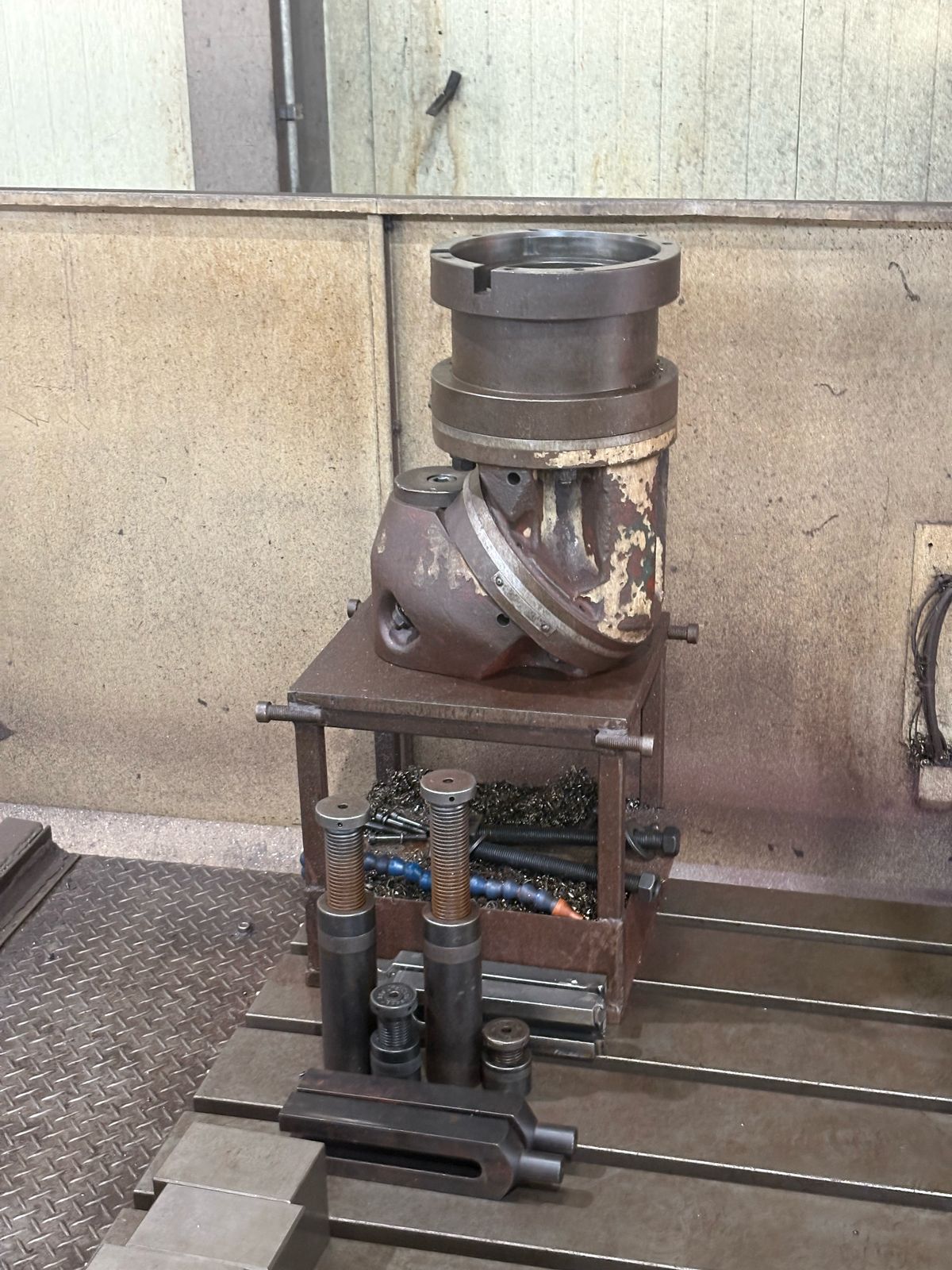 Used Hartford HB3210S - Table : 3000 x 2000mm, Z Axis : 1070mm With Fanuc 18iMB Controller, Milling Head