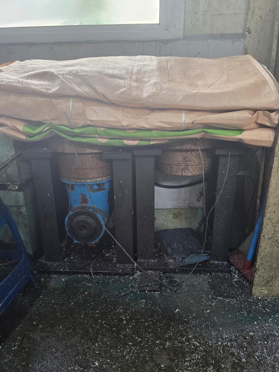 Used VTEC VF 3000 Double Column VMC Machine Table : 3000 x 2000mm, Between Column : 2400mm, Fanuc 18iMB Controller, 2 Milling Heads