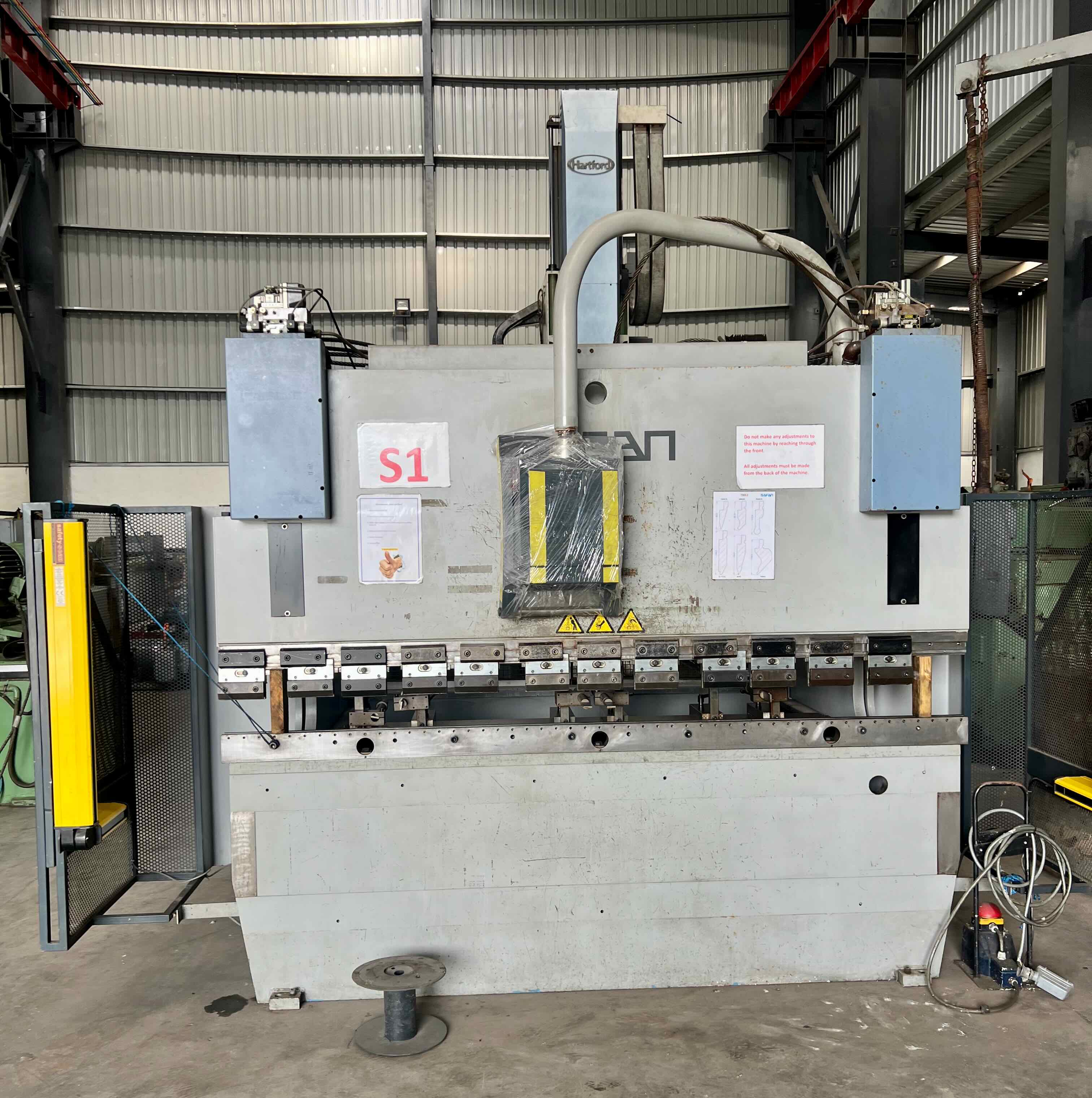 Used Safan CNCL CNC Press Brake : 80 Ton x 2550mm