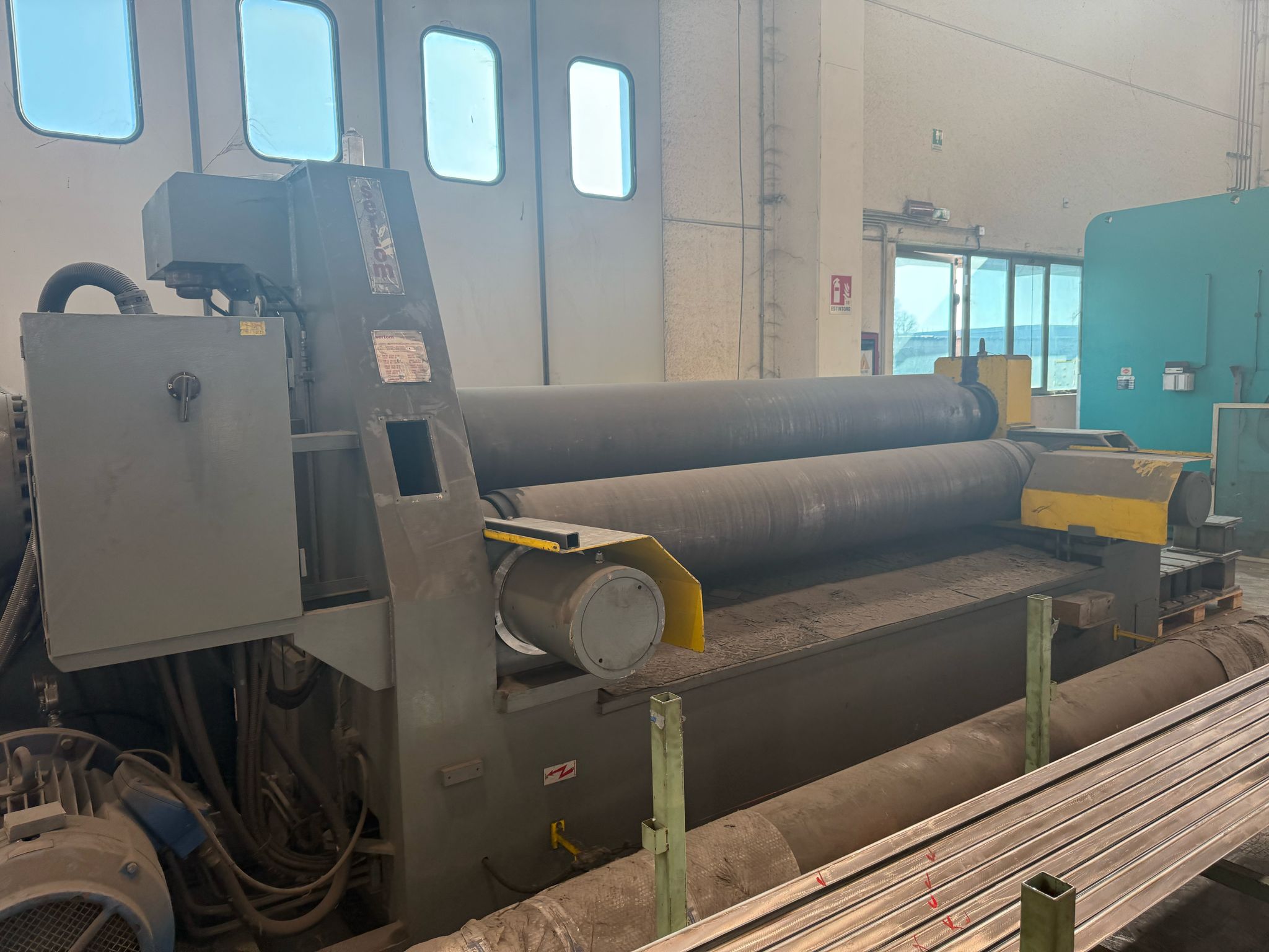 Used Sefton Plate Bending Heavy duty : 50mm x 3000mm Hydraulic Pre Pinch Year. : 1991