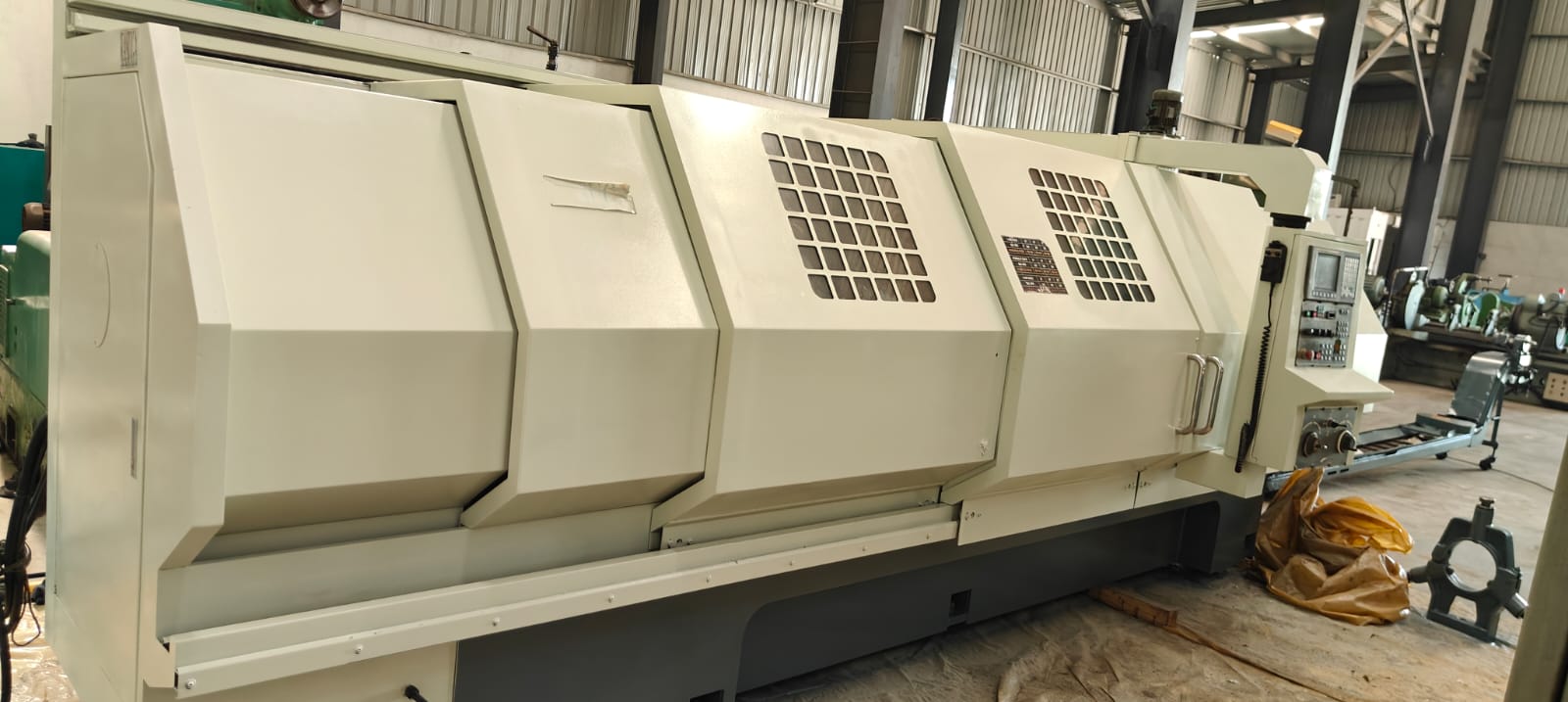 Used Kasuga DY630Cx 3000 CNC Turning Chuck : 380mm x 3000mm With Fanuc OITC, Year : 2011