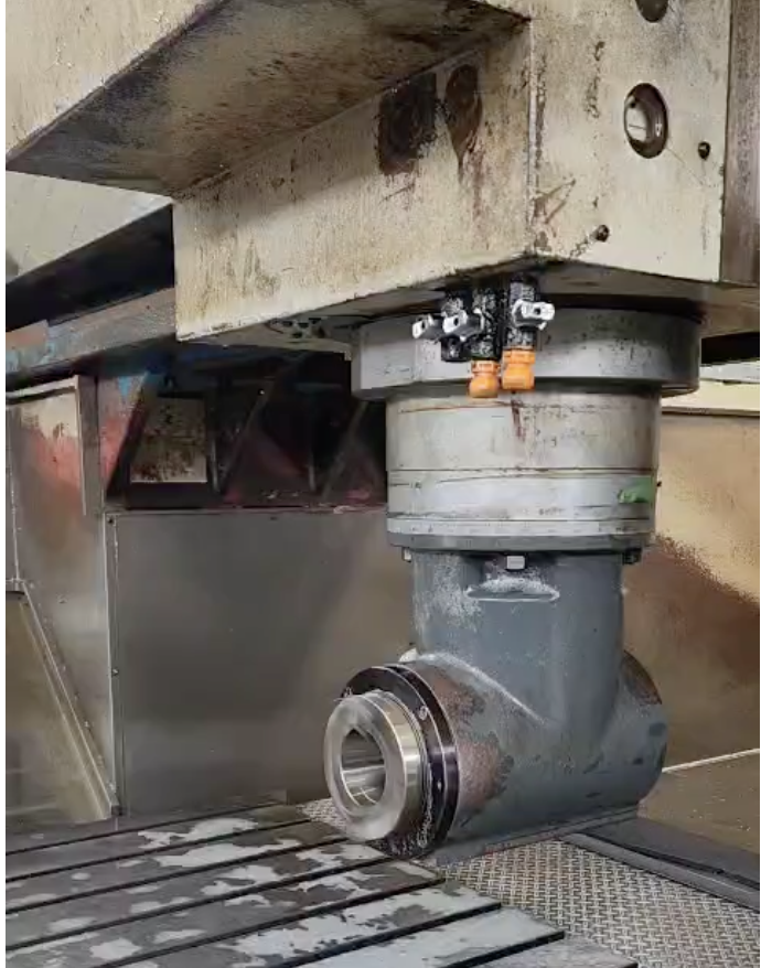 Used VTEC VF4000 Double Column, Table : 4m x 2m, Z Axis : 920mm, Fanuc 18iMB, Milling Head