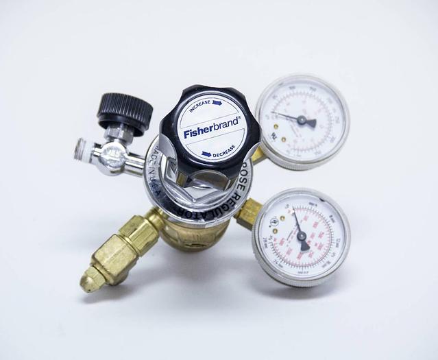 Used FisherBrand 10-572-M Compressed Gas Regulator 3000 PSIG (3761)