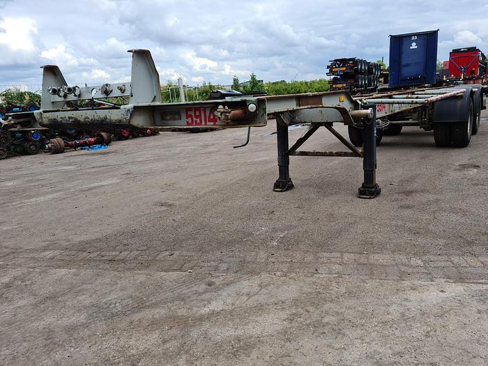 Used 1980 2 axle gooseneck container chassis  steel suspension drum brakes freuhauf