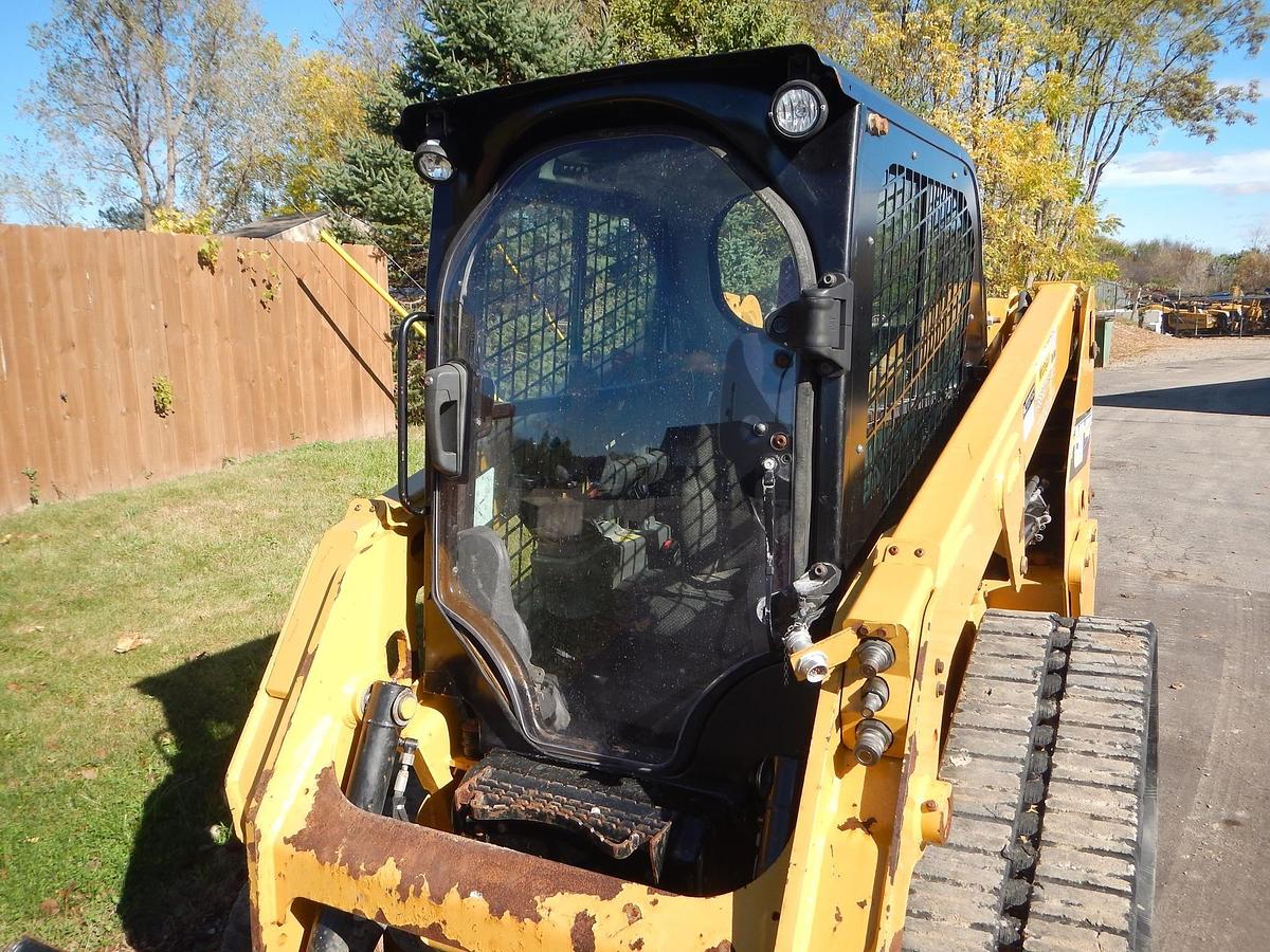 Used 2017 CATERPILLAR 239D