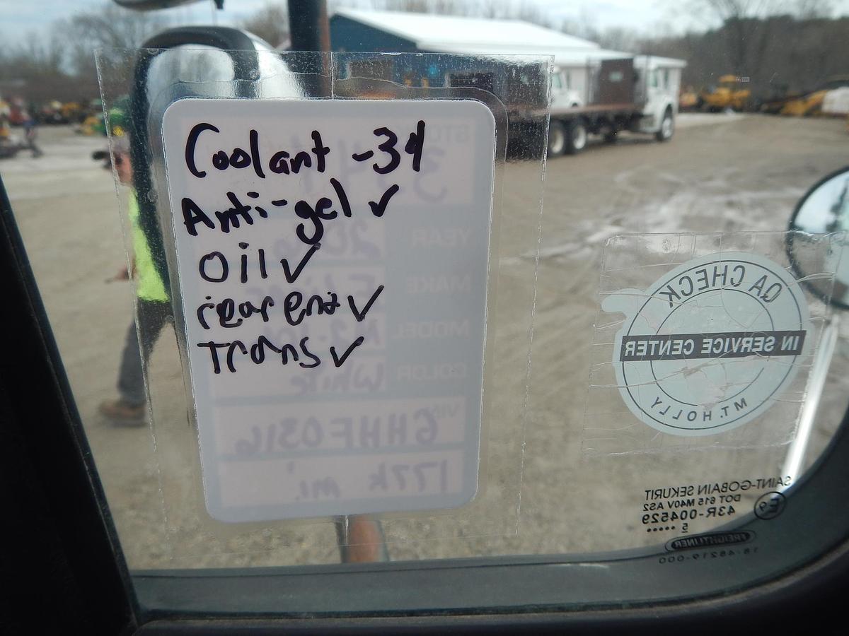 Used 2016 FREIGHTLINER BUSINESS CLASS M2 106