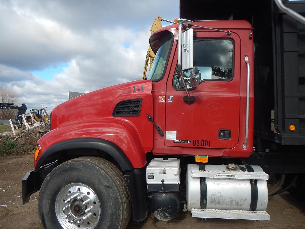 Used 2005 MACK GRANITE CV713