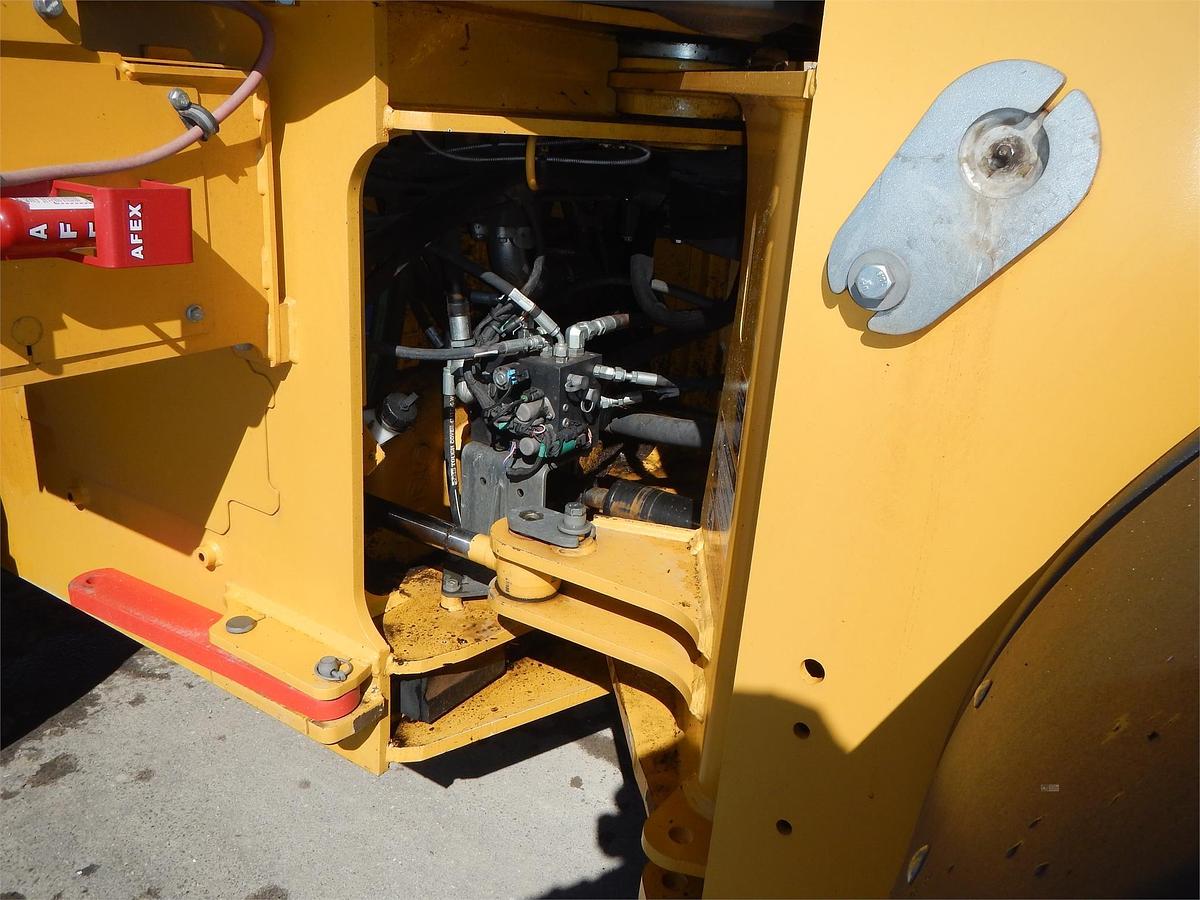 Used 2017 DEERE 624KII