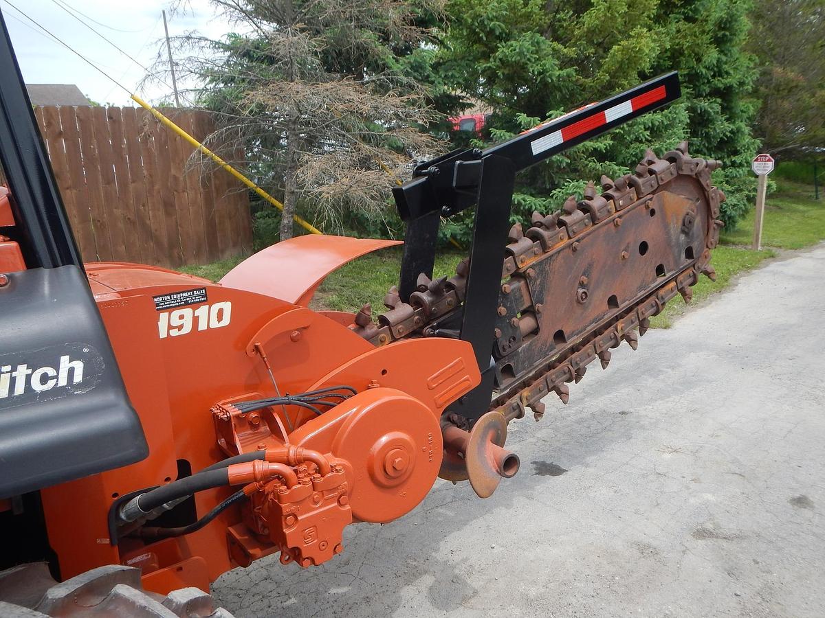 Used 2002 DITCH WITCH RT115H
