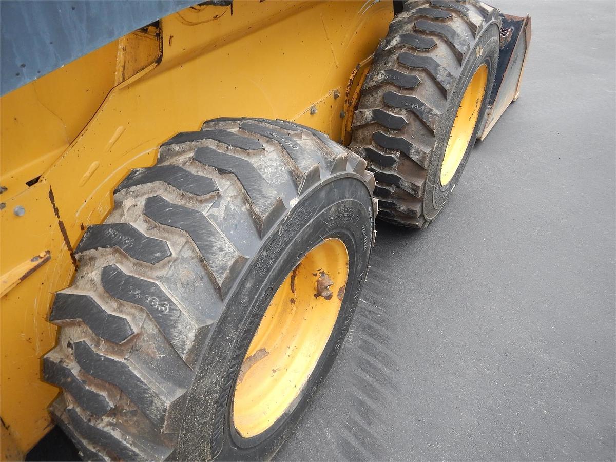 Used 2017 DEERE 324E