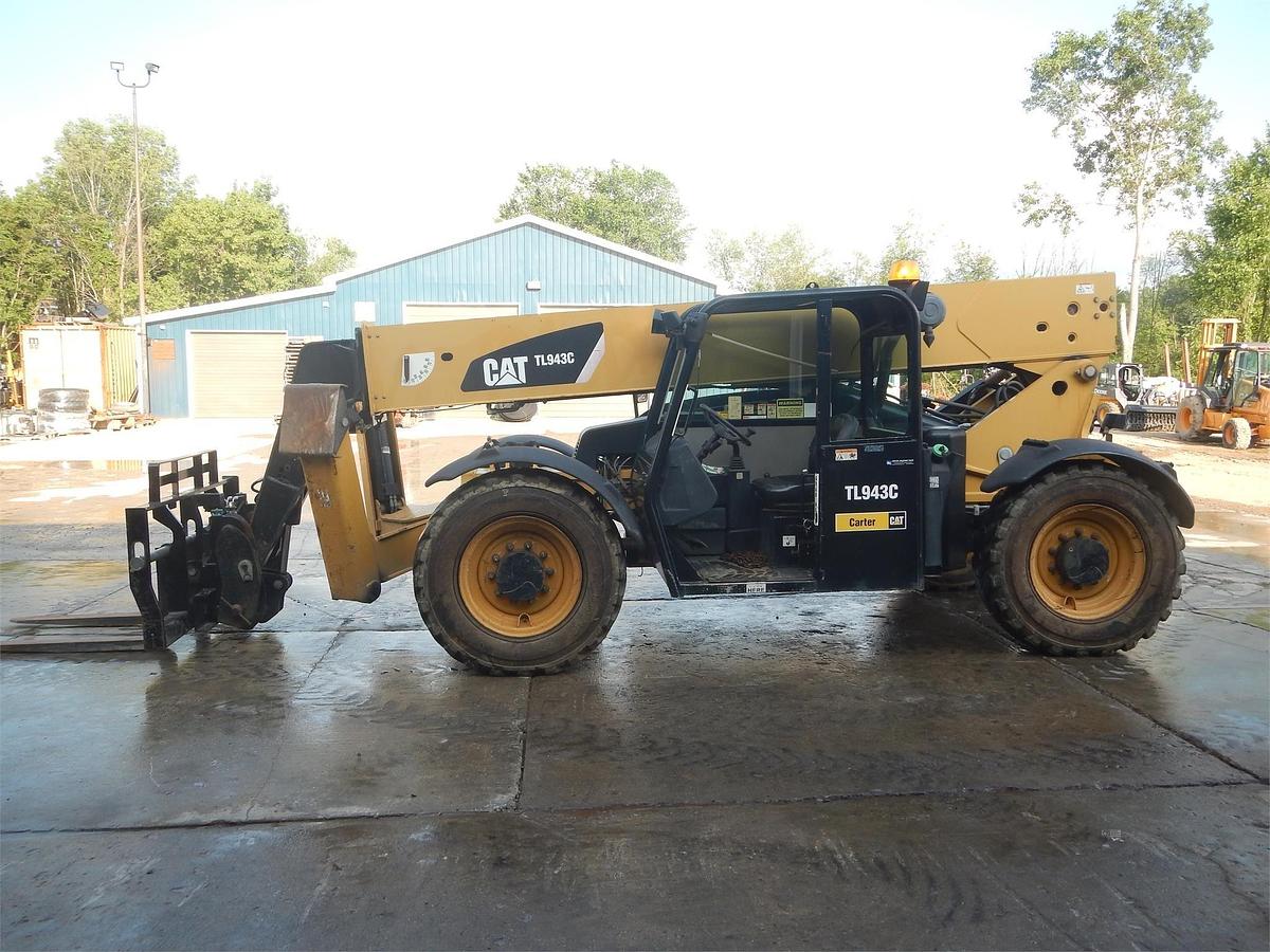 Used 2014 CATERPILLAR TL943C
