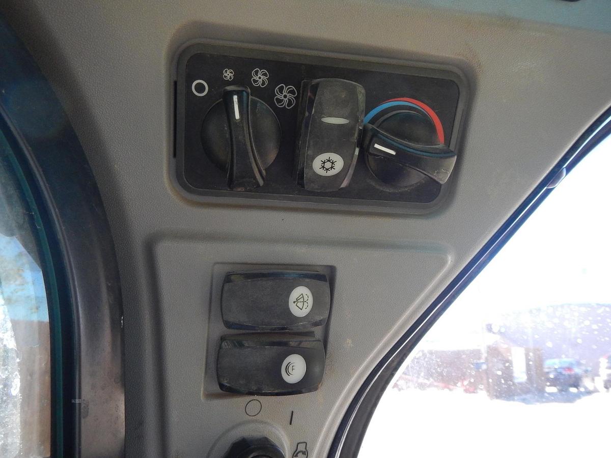 Used 2017 CATERPILLAR 239D