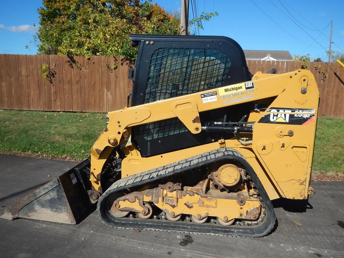 Used 2017 CATERPILLAR 239D