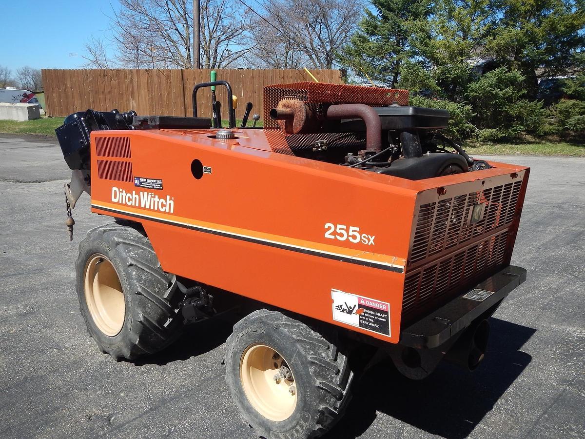 Used 1999 DITCH WITCH 255SX