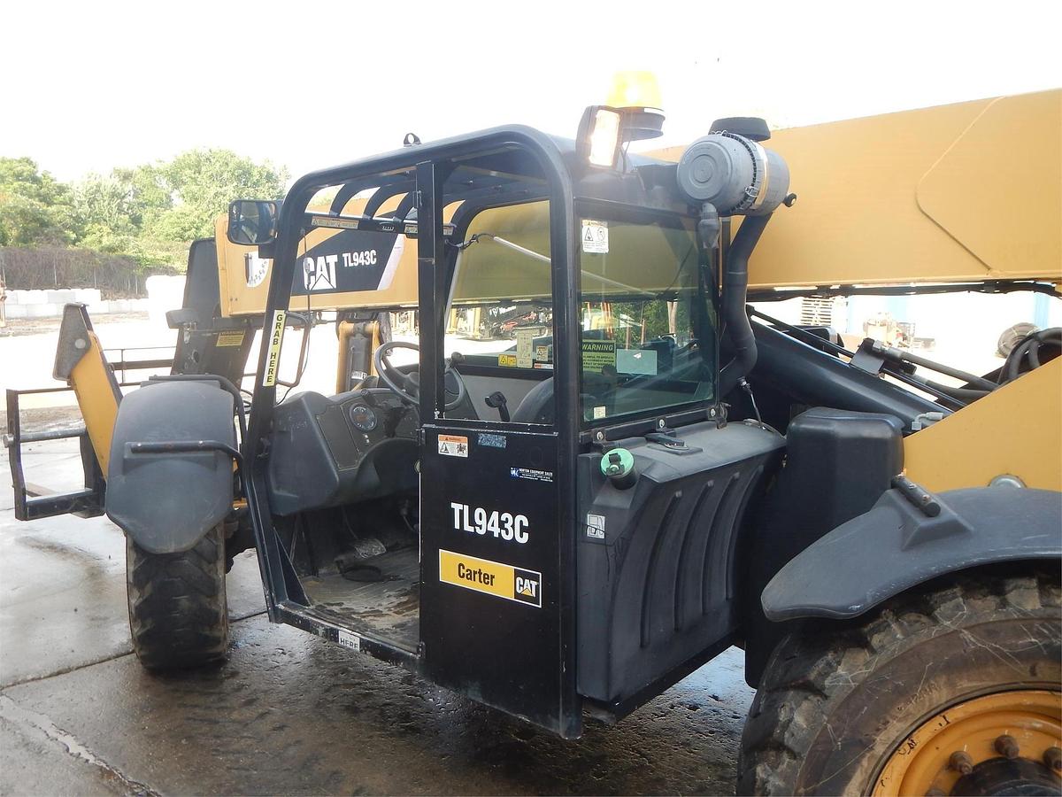 Used 2014 CATERPILLAR TL943C