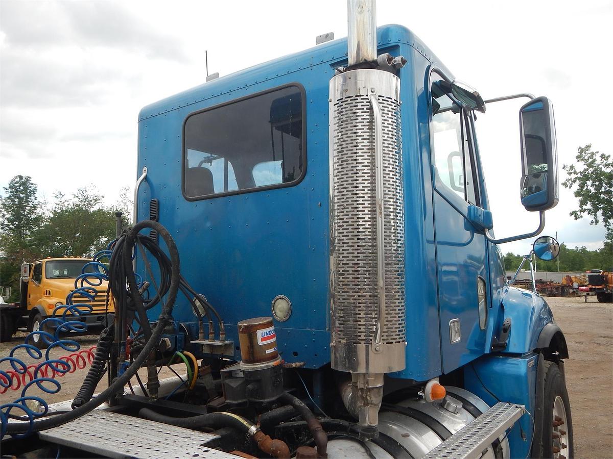 Used 2009 FREIGHTLINER COLUMBIA 120