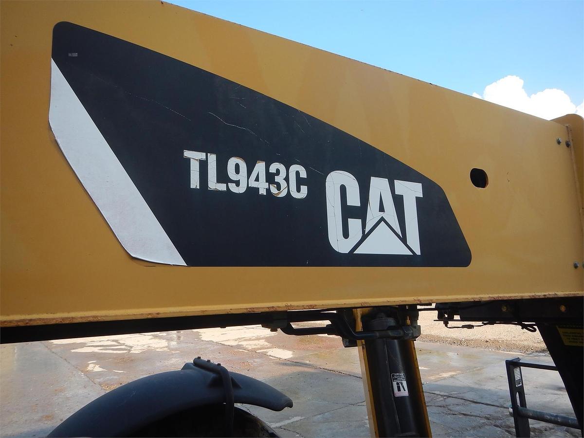 Used 2014 CATERPILLAR TL943C