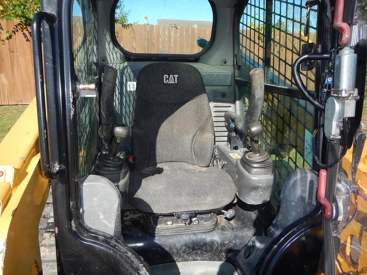 Used 2017 CATERPILLAR 239D