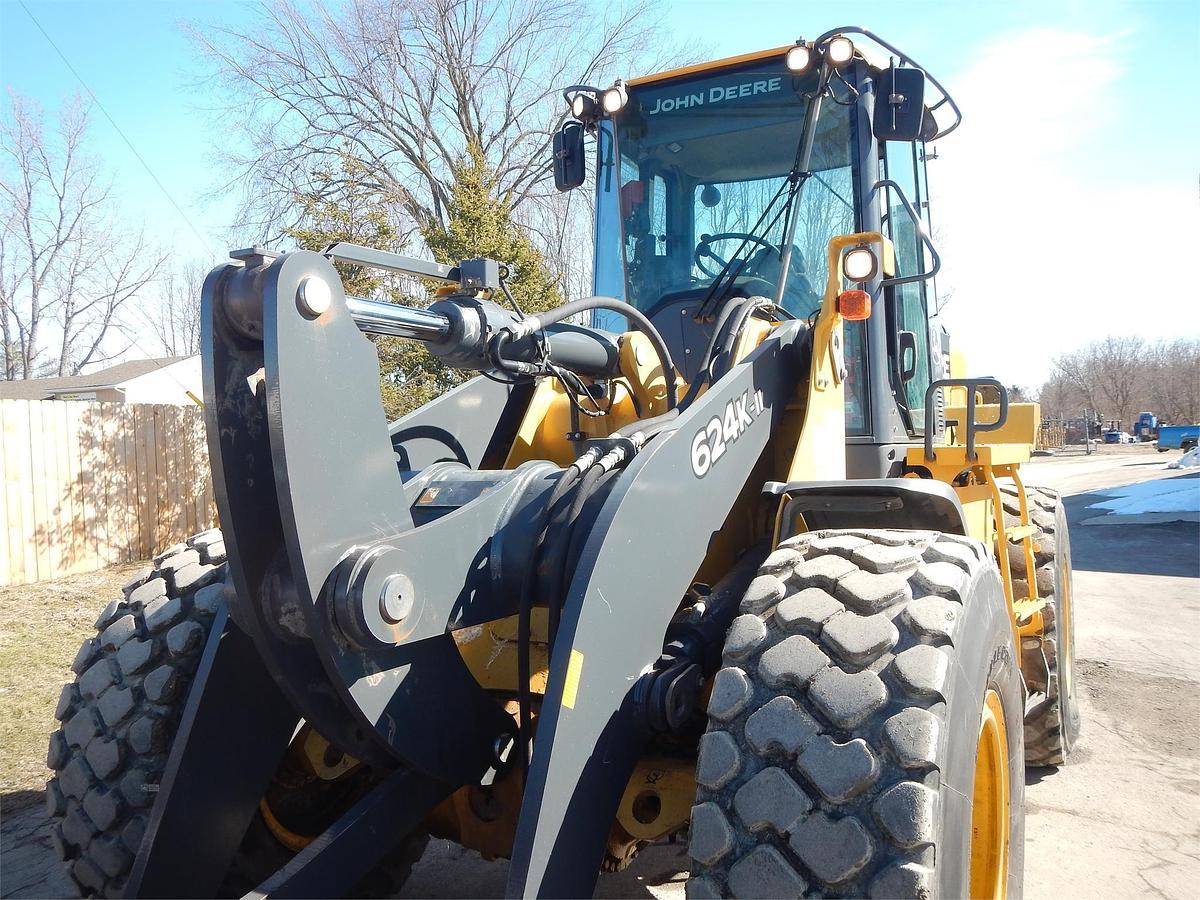 Used 2017 DEERE 624KII