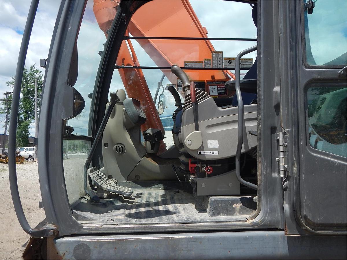 Used 2006 HITACHI ZX240 LC-3
