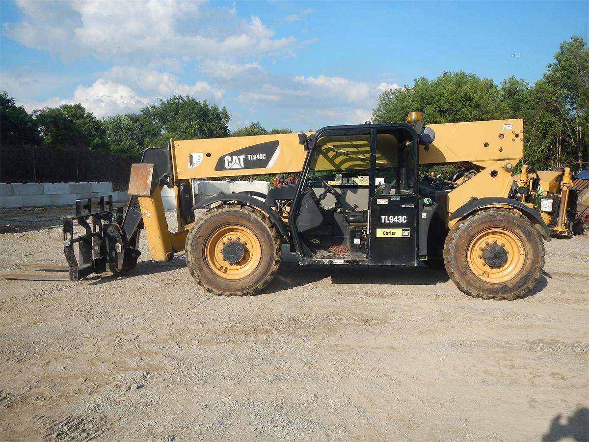 Used 2014 CATERPILLAR TL943C