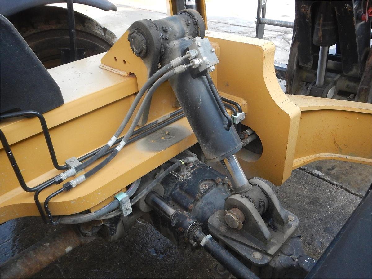 Used 2014 CATERPILLAR TL943C