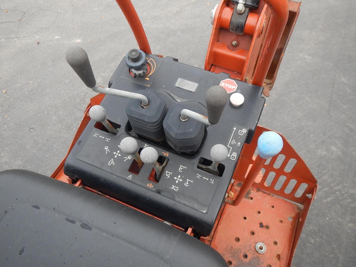 Used 2002 DITCH WITCH RT115H