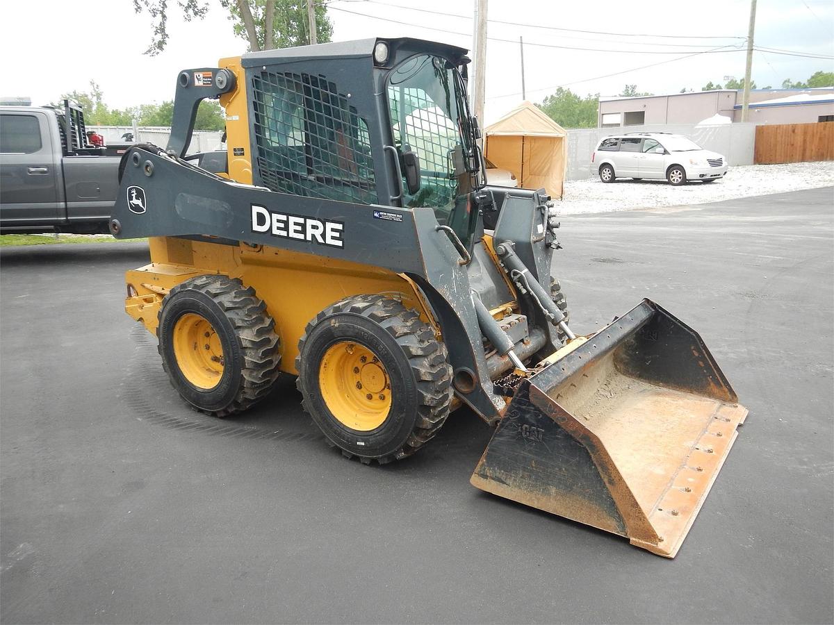 Used 2017 DEERE 324E