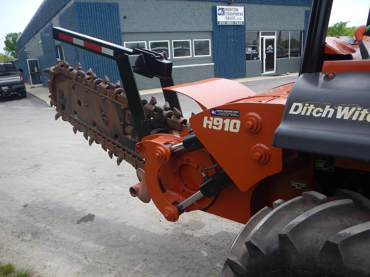 Used 2002 DITCH WITCH RT115H