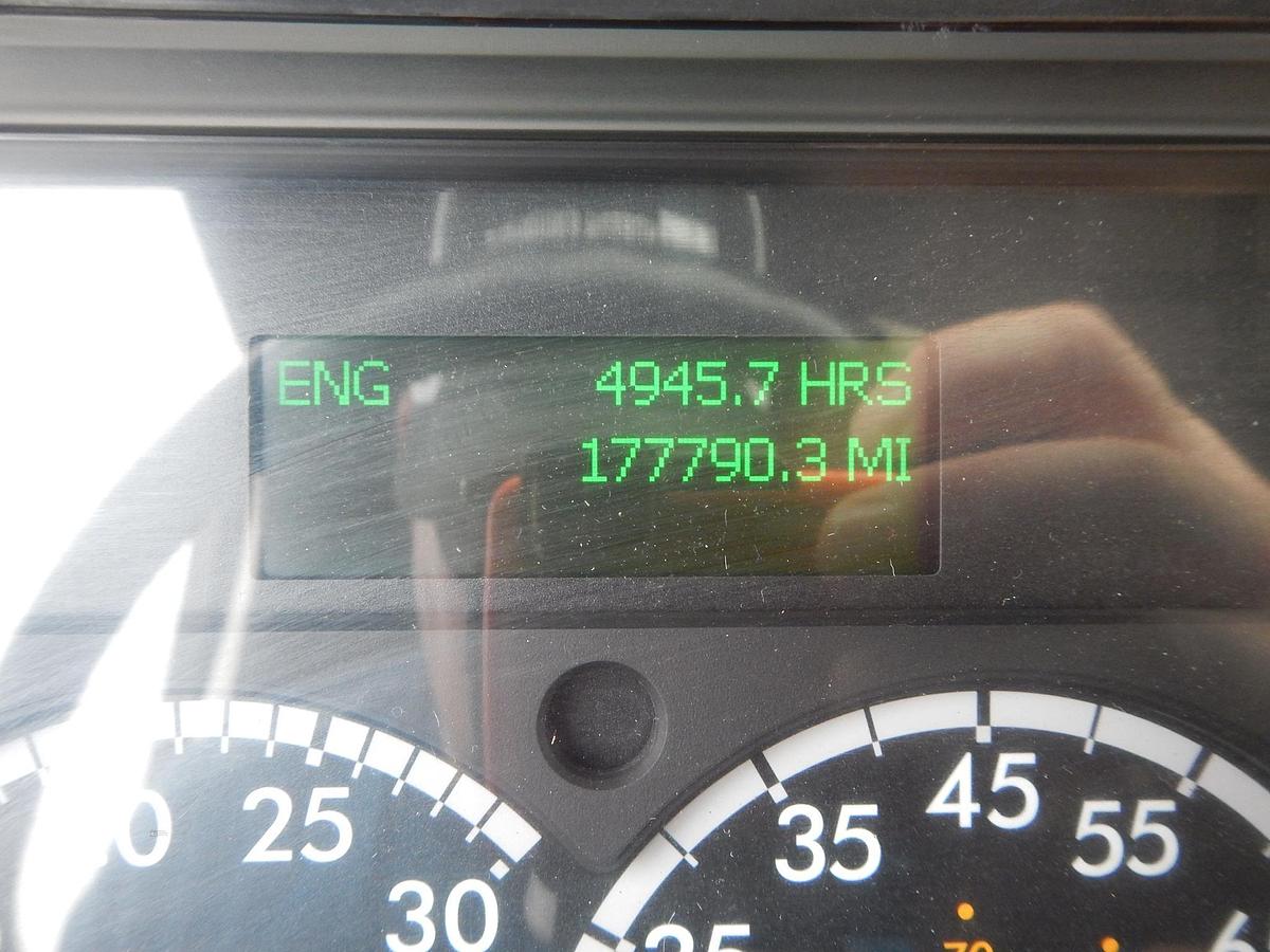 Used 2016 FREIGHTLINER BUSINESS CLASS M2 106