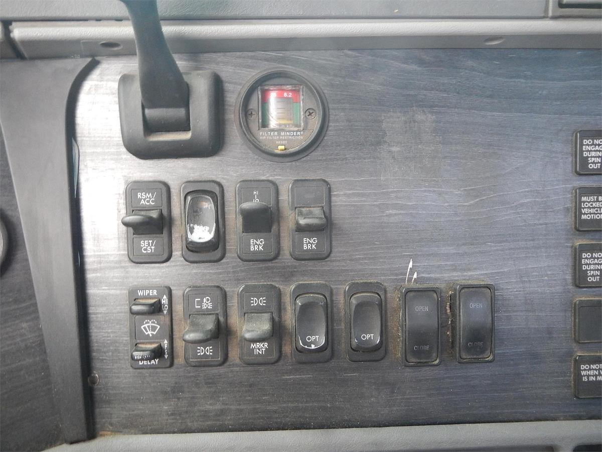 Used 2009 FREIGHTLINER COLUMBIA 120