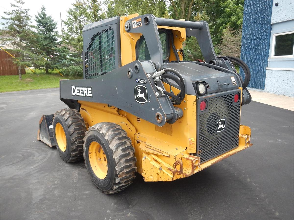 Used 2017 DEERE 324E