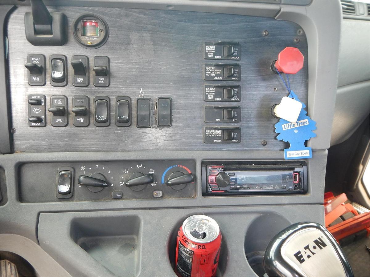 Used 2009 FREIGHTLINER COLUMBIA 120