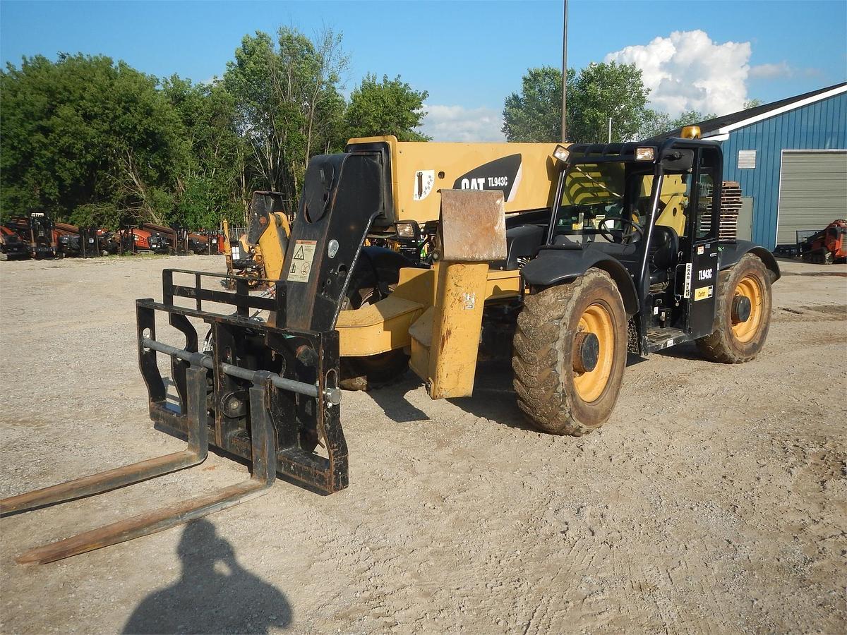 Used 2014 CATERPILLAR TL943C