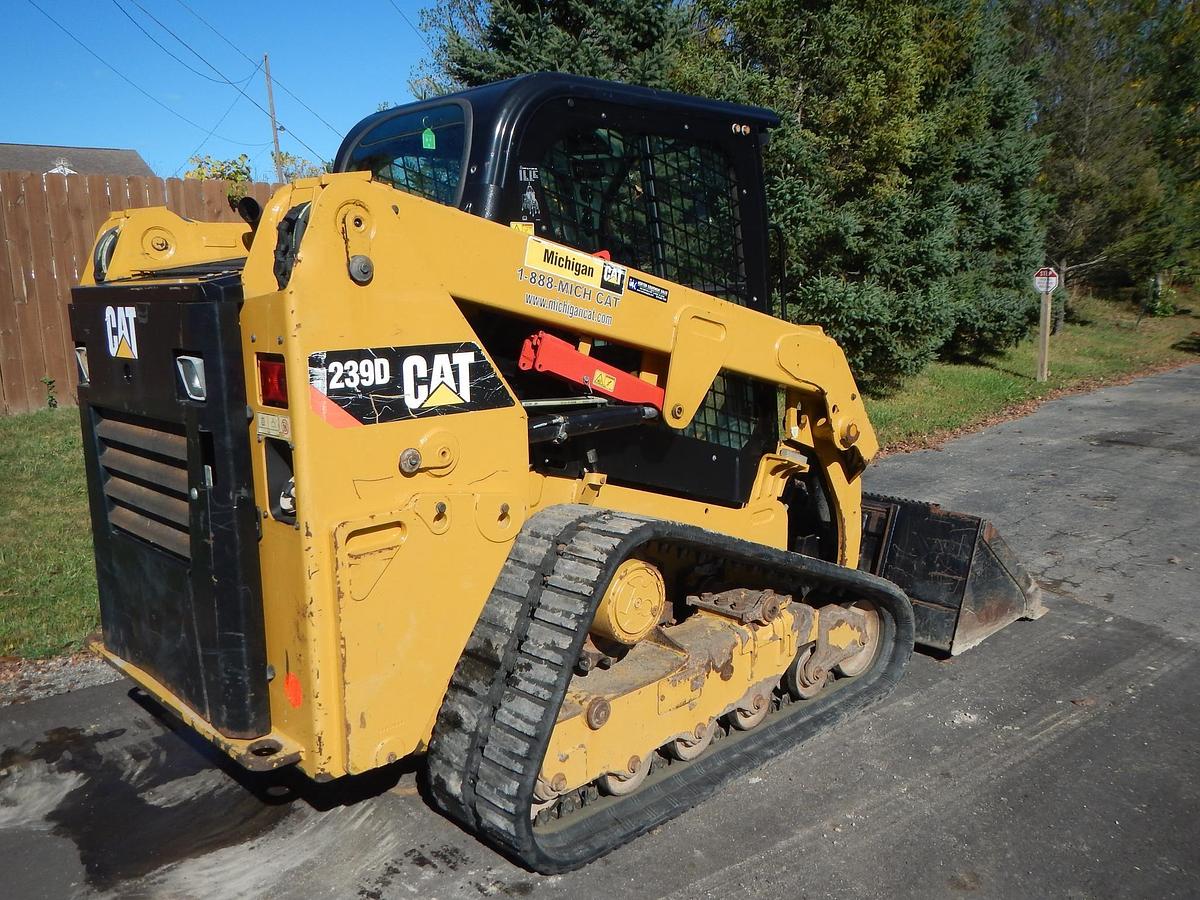 Used 2017 CATERPILLAR 239D