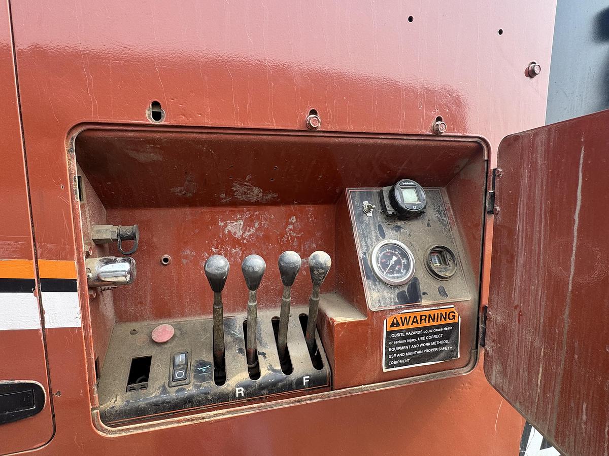 Used 2006 DITCH WITCH JT8020 Mach 1