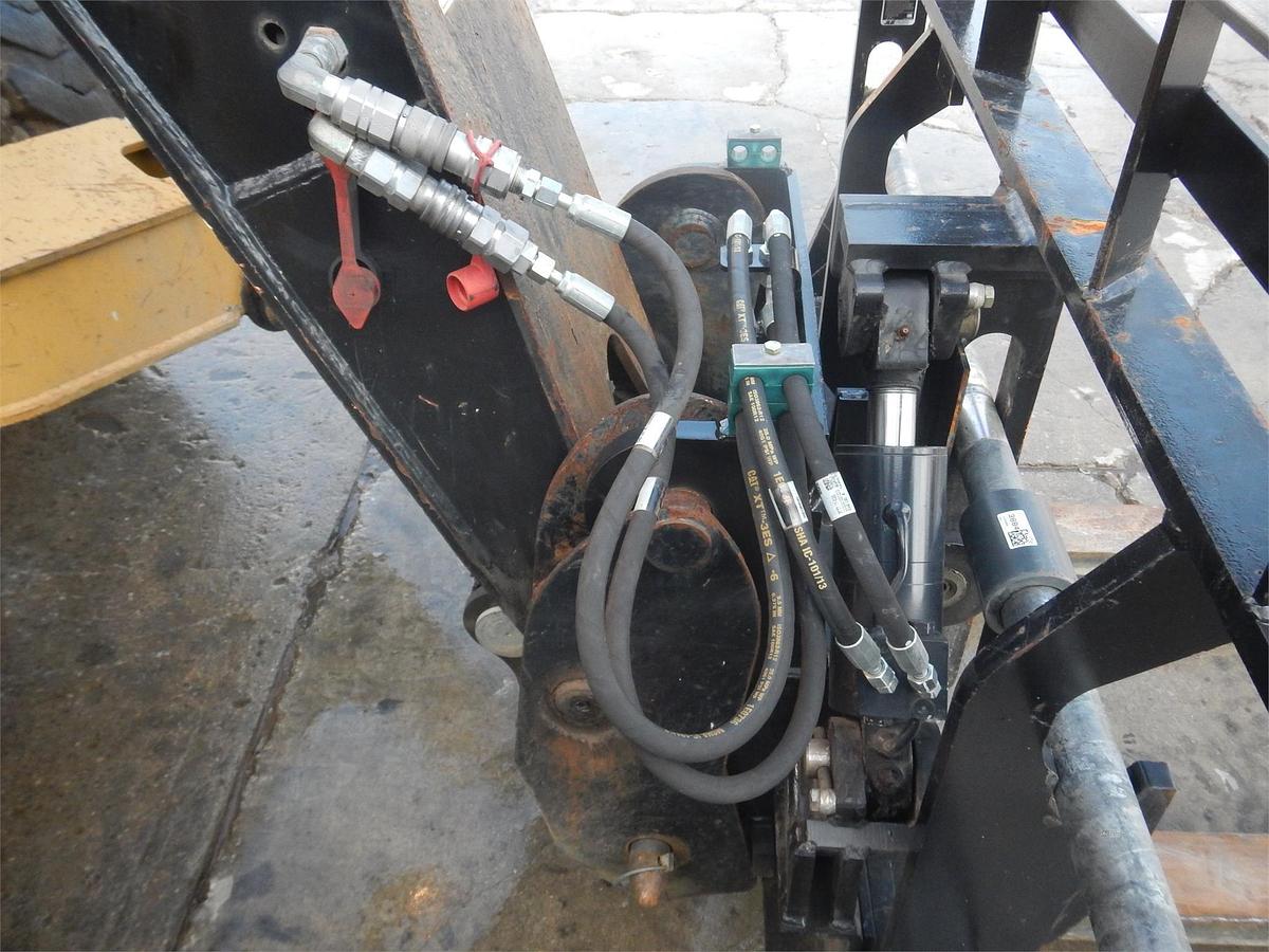 Used 2014 CATERPILLAR TL943C