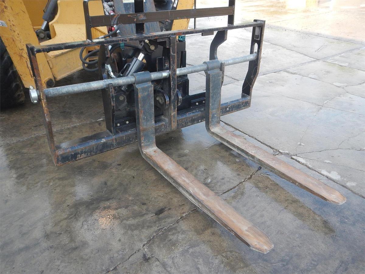 Used 2014 CATERPILLAR TL943C