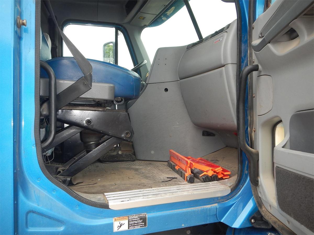 Used 2009 FREIGHTLINER COLUMBIA 120